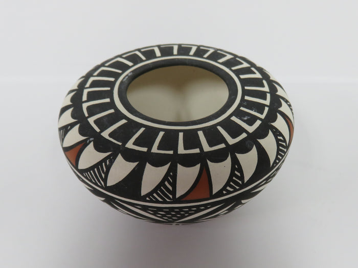 Acoma Seed Pot