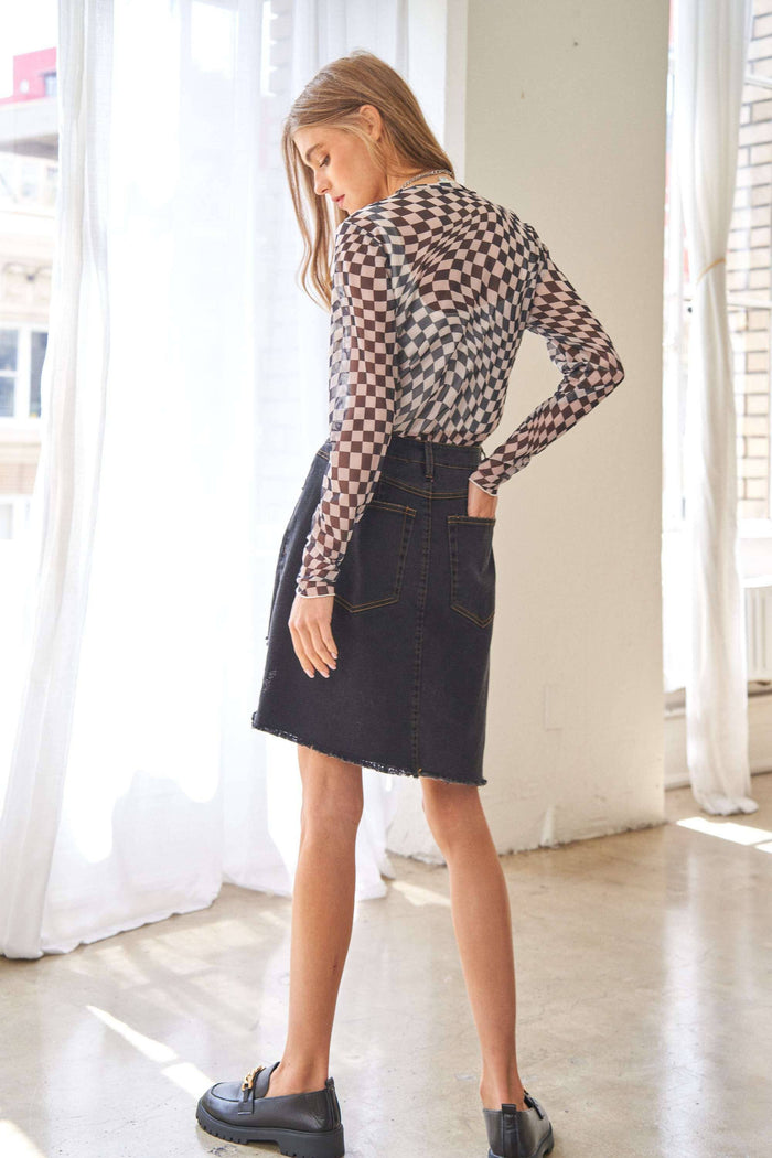 CHECKER BOARD PRINTED MESH LONG SLEEVE TOP: M / Black