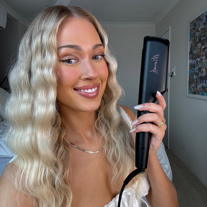 Model with blonde hair using the Mermade Hair Double Waver - Black