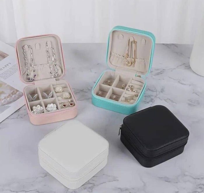 *Portable Jewelry Case