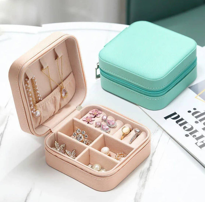 *Portable Jewelry Case