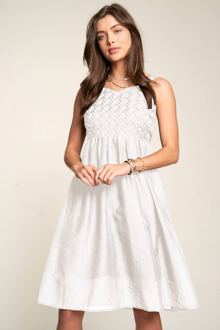 SOLID SLEEVELESS KNIT PATTERN FLARED MINI DRESS: M / White