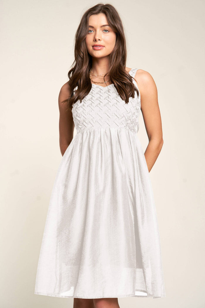 SOLID SLEEVELESS KNIT PATTERN FLARED MINI DRESS: M / White